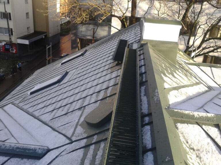 Valtsplekk katuse paigaldamine talvel